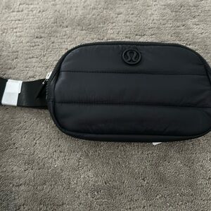 Lululemon everywhere belt bag, Wunder Puff - black NEW
